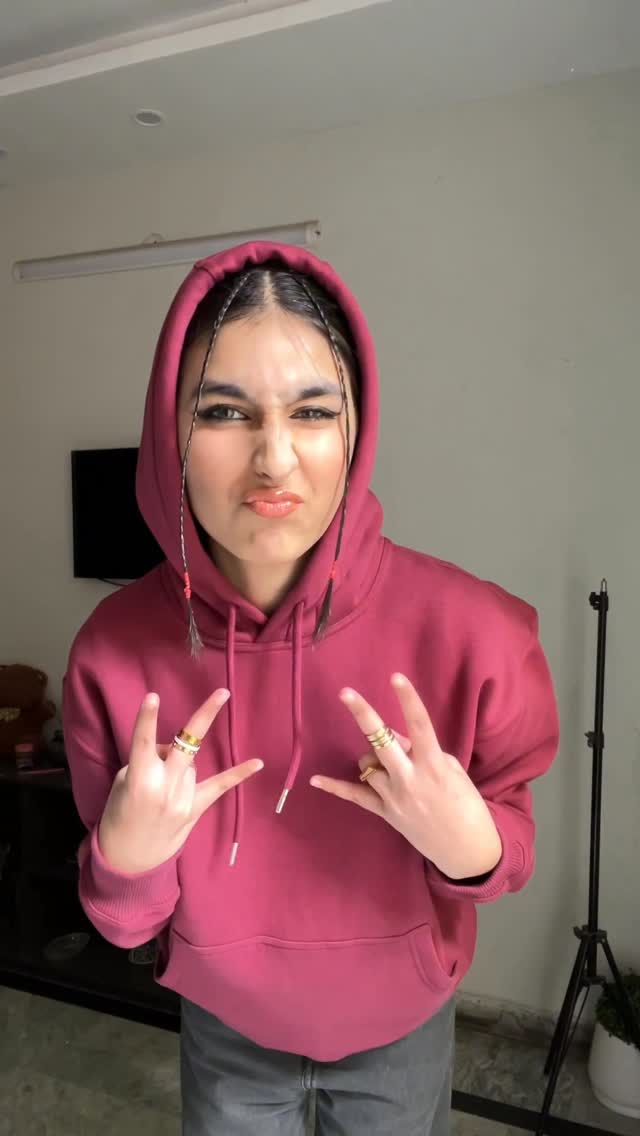 @hafsafaysall wearing Sukoon Fit Taskin Hoodie — @sukoonfit on Instagram