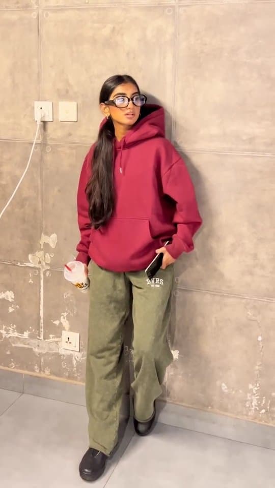 @nurrpeerzada wearing Sukoon Fit Taskin Hoodie — @sukoonfit on Instagram